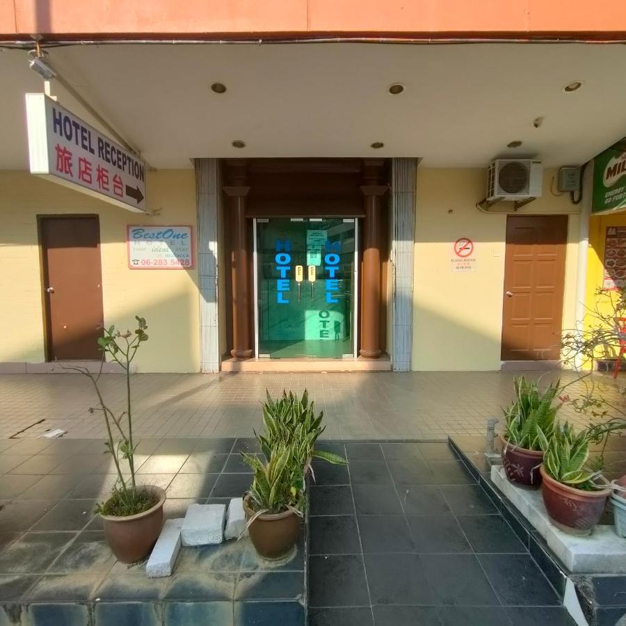 Best One Hotel Malacca Esterno foto